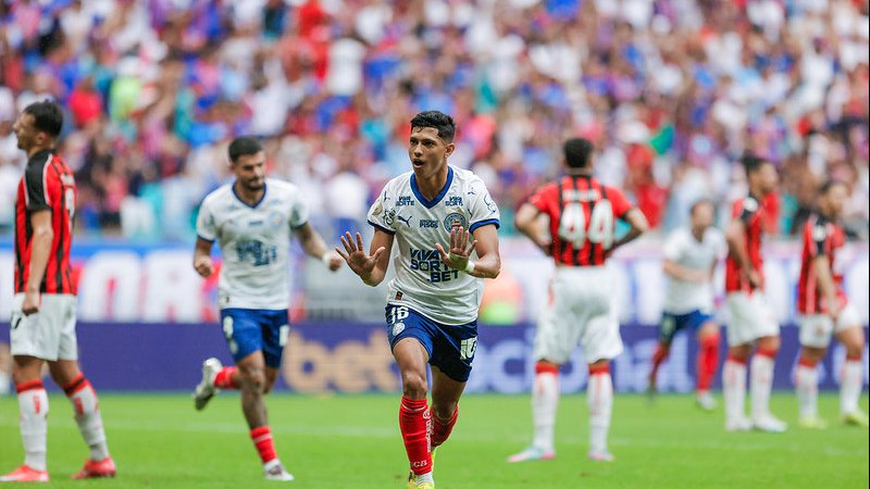 Bahia vence o Vitória no primeiro clássico do Brasileirão 2025