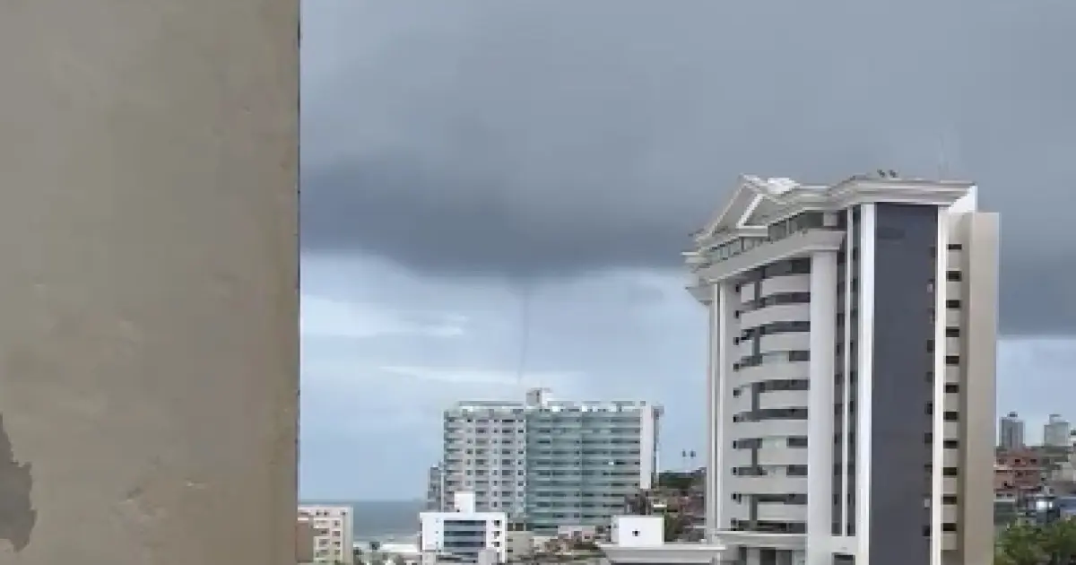 Tromba d’água é registrada em Salvador veja: