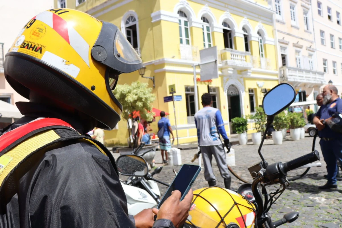 Projeto que vai qualificar 6,5 mil mototaxistas abre inscrições nesta terça (20); veja como participar