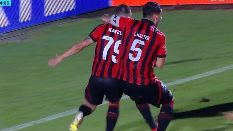 Com um a menos, Vitória consegue virada heroica sobre o Vasco no Barradão; veja gols