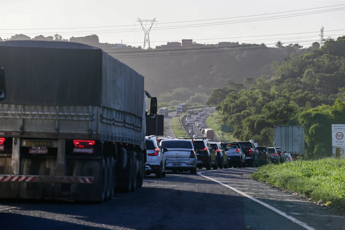 Retorno do São João deve ser o mais intenso nas estradas desde a pandemia; confira alternativas para fugir da BR-324