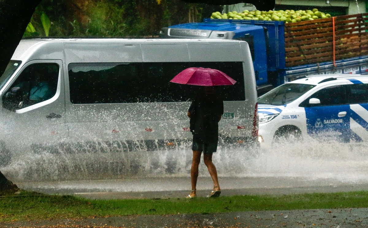 Frente fria chega ao litoral baiano com ventos de até 60 km/h; veja previsão