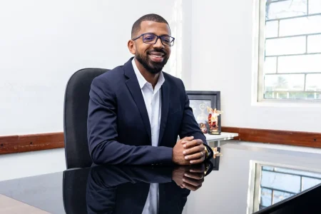 “Seja prefeito de verdade!”, diz morador e parente de Eriton Ramos ao denunciar descaso na saúde de Candeias veja o vídeo