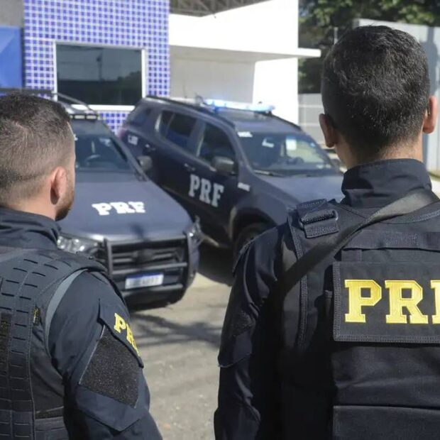 Vídeo: PRF apreende fuzis que estavam sendo levado do Rio para Bahia