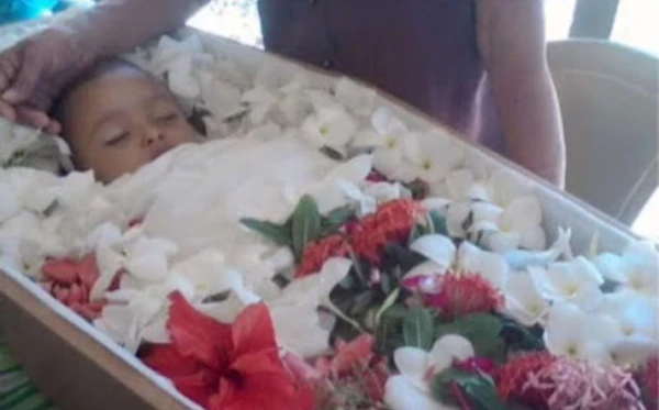 image-12 Menino acorda no próprio velório e pede água; depois, mãe descobriu que ele estava mesmo morto