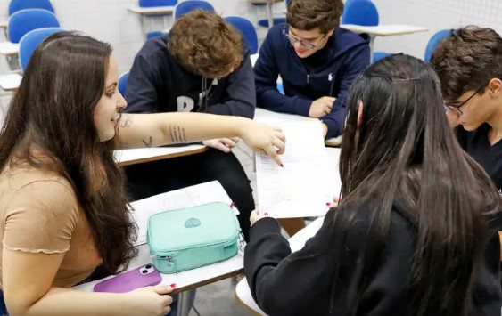 image Qual vai ser a redação do Enem 2025? Professora aponta possíveis temas e dá dicas aos candidatos; confira